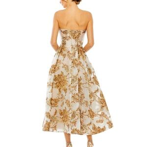 Brand new Mac Duggal 20716 evening dress.